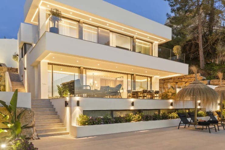 5 bedroom Villa for sale in Marbella with pool garage - € 2,495,000 (Ref: 10066087)