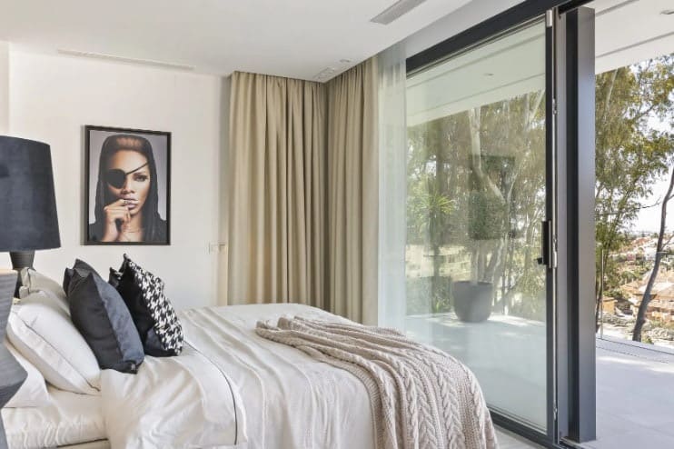 5 bedroom Villa for sale in Marbella with pool garage - € 2,495,000 (Ref: 10066087)