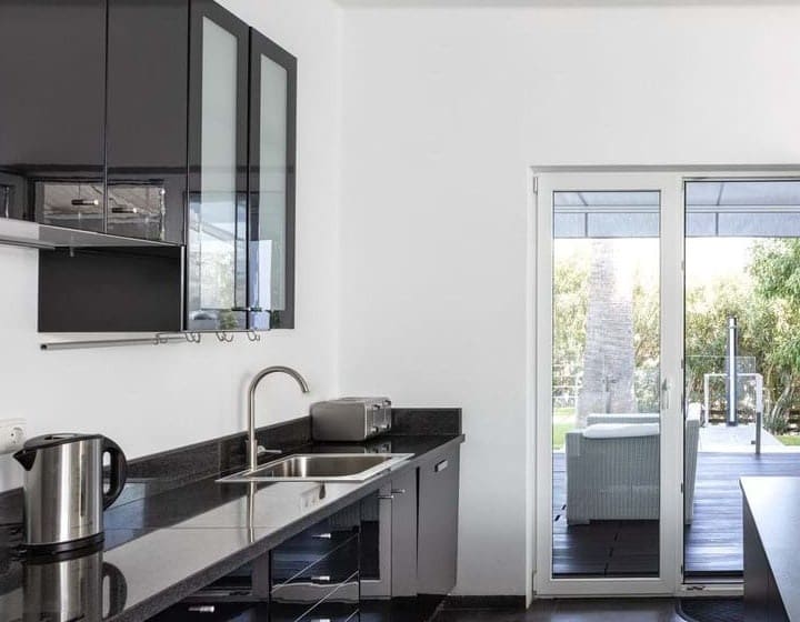 4 bedroom Villa for sale in Marbella with pool garage - € 1,700,000 (Ref: 10066090)