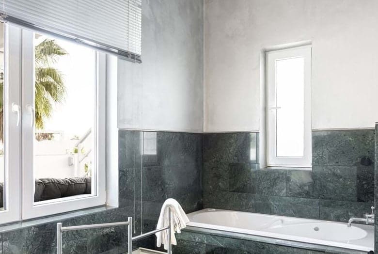 4 bedroom Villa for sale in Marbella with pool garage - € 1,700,000 (Ref: 10066090)