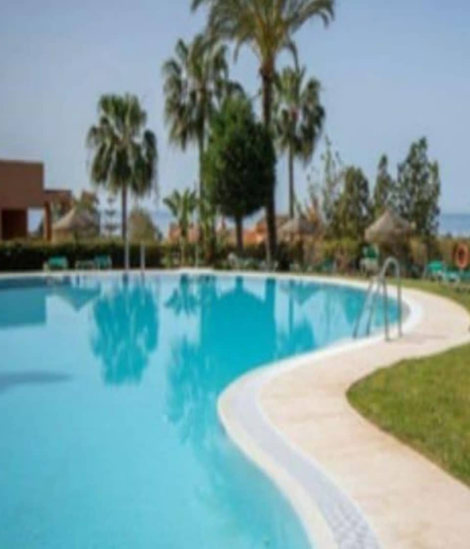 Apartamento de 3 habitaciones en Marbella en venta con piscina garaje - 495.000 € (Ref: 10066113)