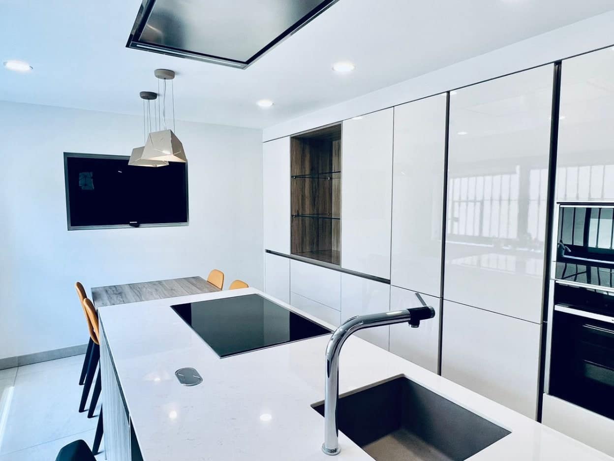 4 slaapkamer Villa te koop in Nueva Andalucia met zwembad garage - € 720.000 (Ref: 10066126)