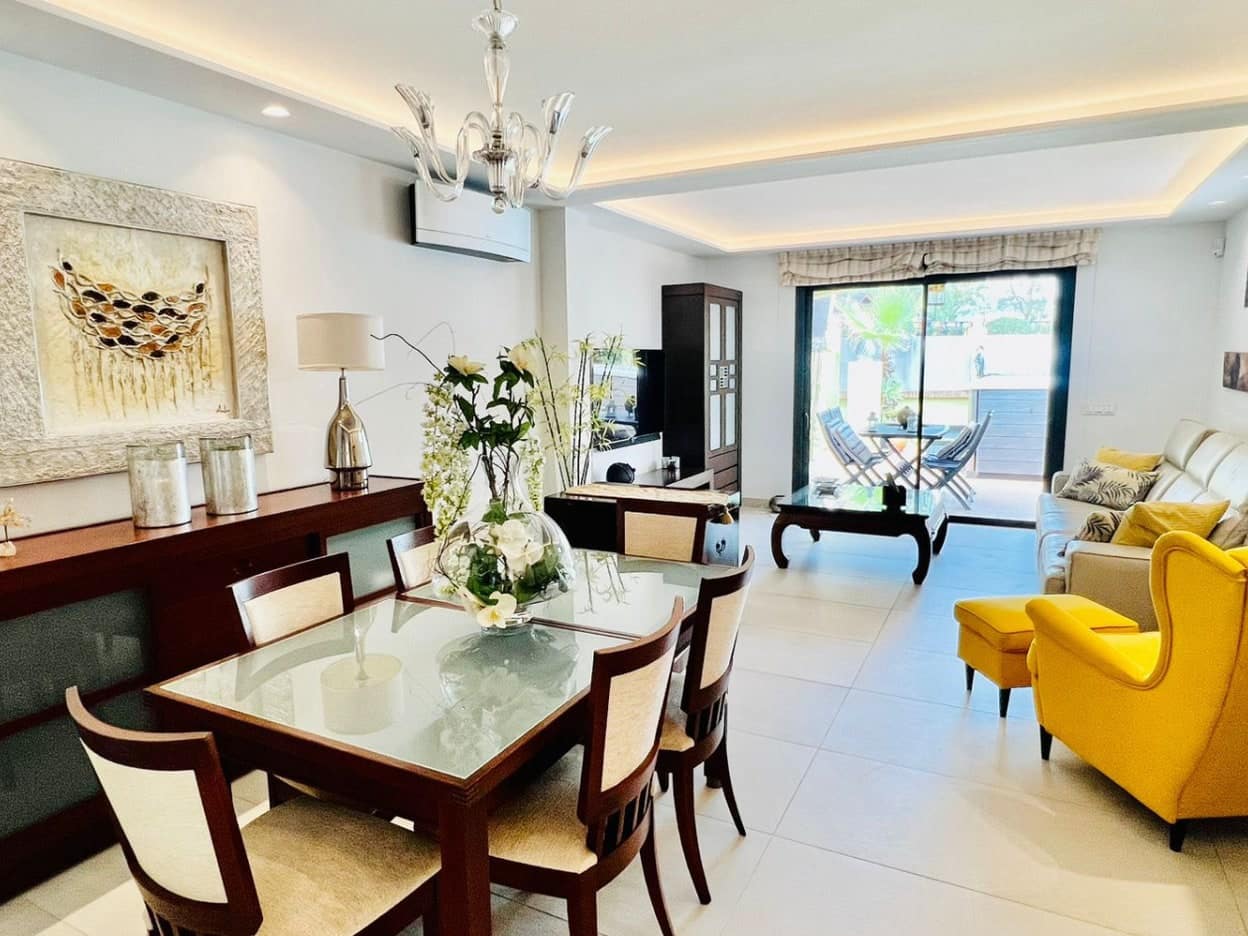 4 slaapkamer Villa te koop in Nueva Andalucia met zwembad garage - € 720.000 (Ref: 10066126)