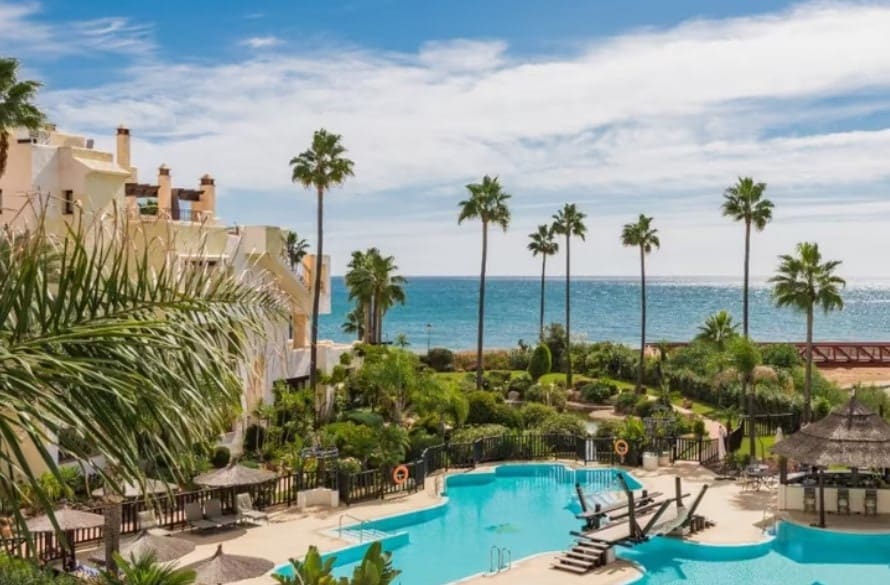 3 soverom Leilighet til salgs i Estepona med svømmebasseng garasje - € 1 395 000 (Ref: 10066136)