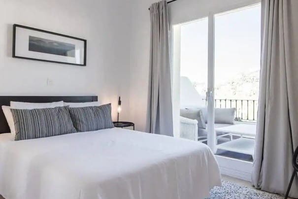 2 bedroom Apartment for sale in La Quinta with pool garage - € 650,000 (Ref: 10066166)