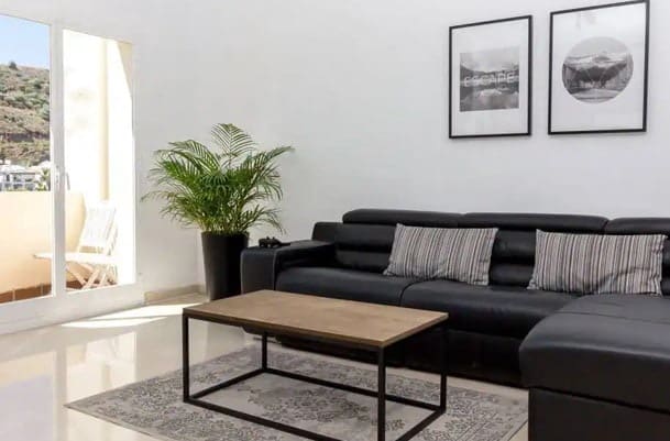 2 bedroom Apartment for sale in La Quinta with pool garage - € 650,000 (Ref: 10066166)
