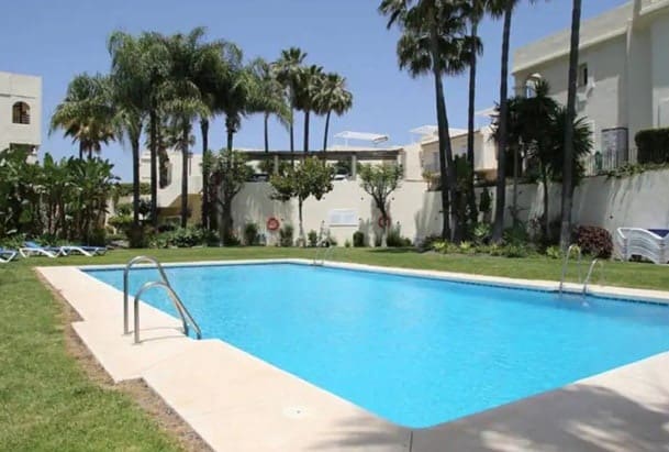 2 bedroom Apartment for sale in La Quinta with pool garage - € 650,000 (Ref: 10066166)