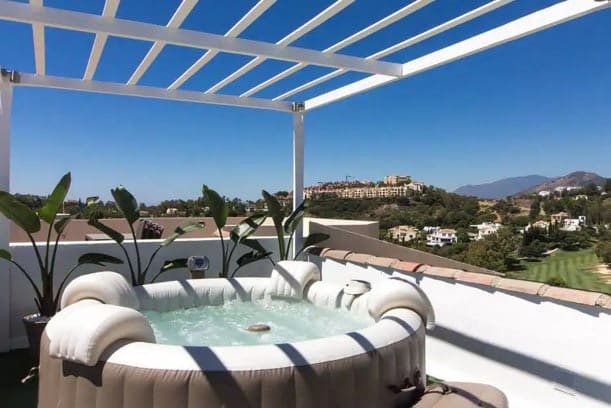 2 bedroom Apartment for sale in La Quinta with pool garage - € 650,000 (Ref: 10066166)