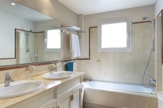 3 soveværelse Lejlighed til salg i Nueva Andalucia med swimmingpool garage - € 380.000 (Ref: 10066175)