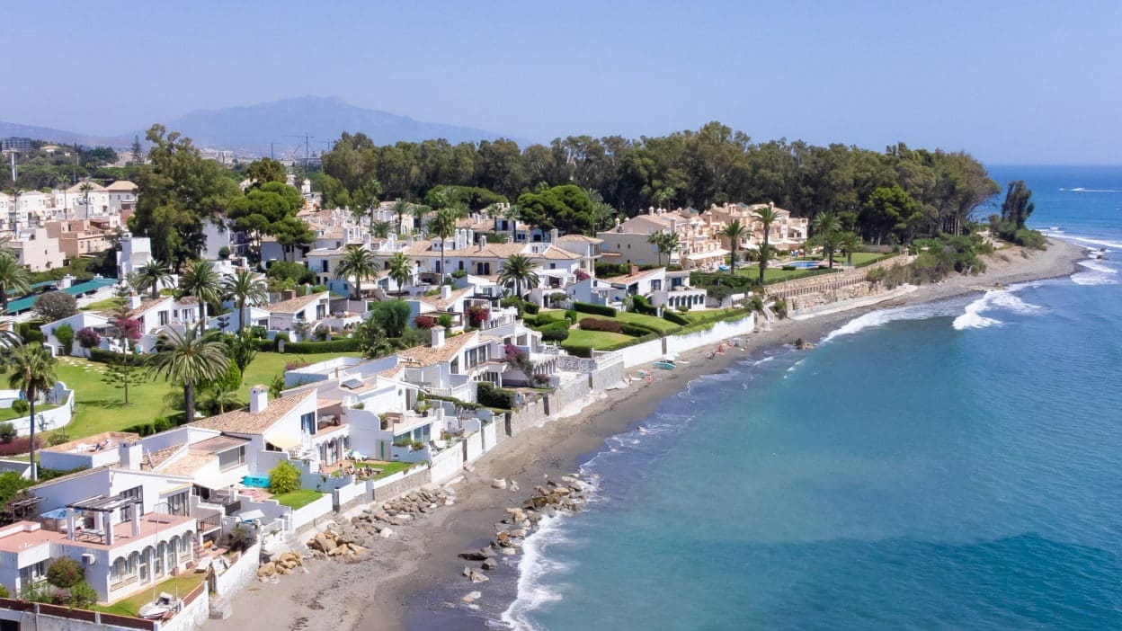 2 bedroom Villa for sale in New Golden Mile with pool garage - € 649,000 (Ref: 10066180)