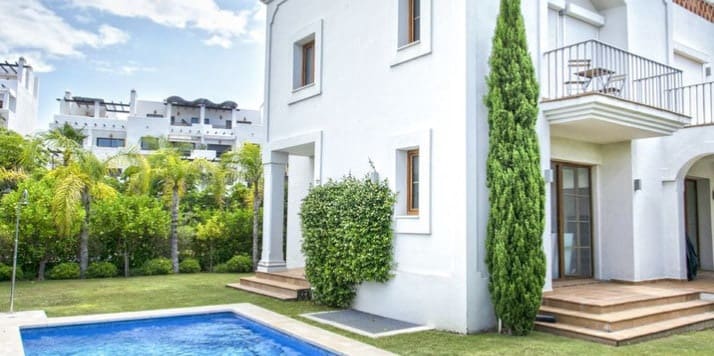 4 sypialnia Willa na sprzedaż w Estepona z basenem garażem - 815 000 € (Ref: 10066192)
