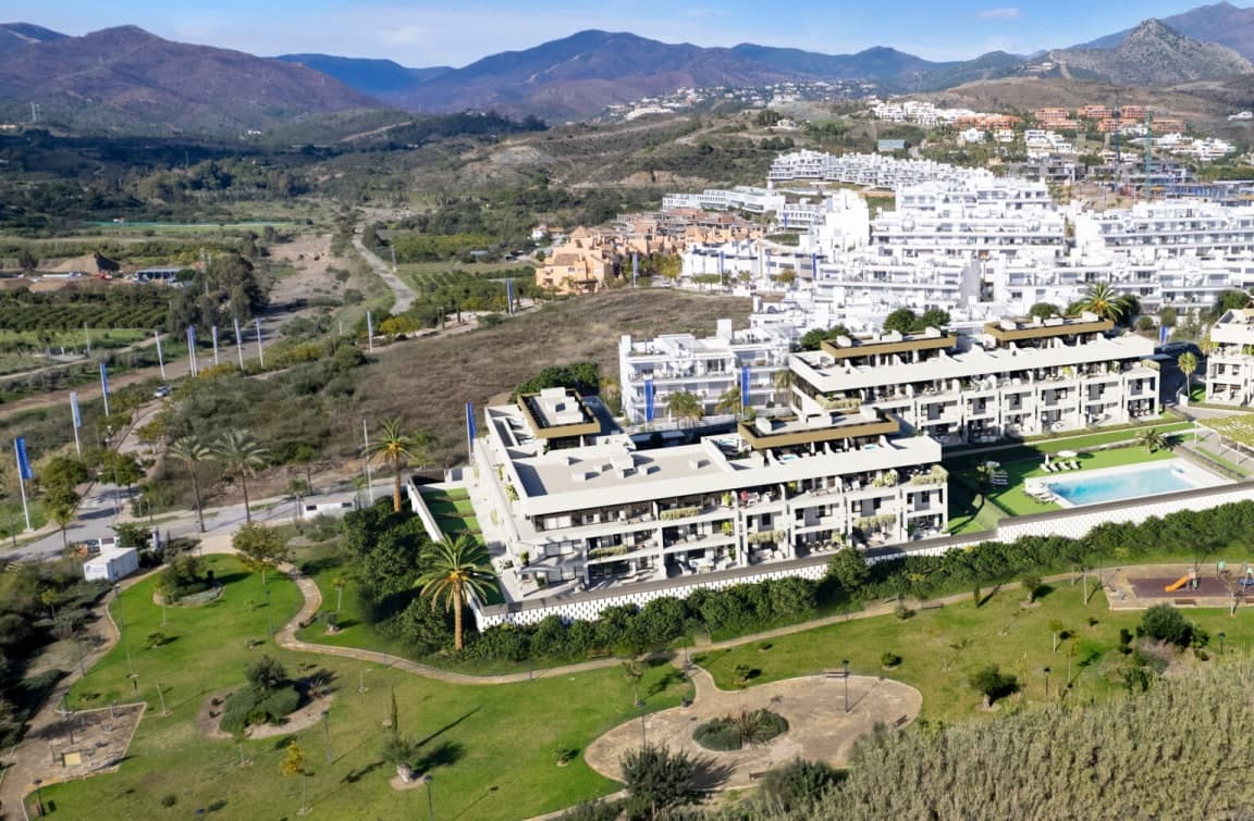 Apartamento de 2 habitaciones en Marbella en venta con piscina garaje - 299.200 € (Ref: 10066216)