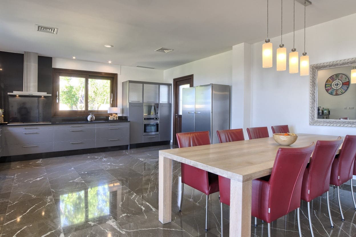 6 soveværelse Villa til salg i Marbella med swimmingpool garage - € 3.195.000 (Ref: 10066277)
