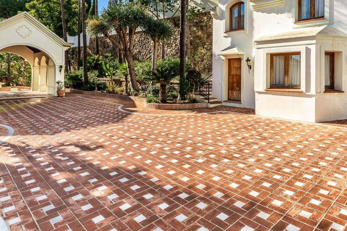 Chalet de 16 habitaciones en Marbella en venta con piscina garaje - 9.494.000 € (Ref: 10066282)