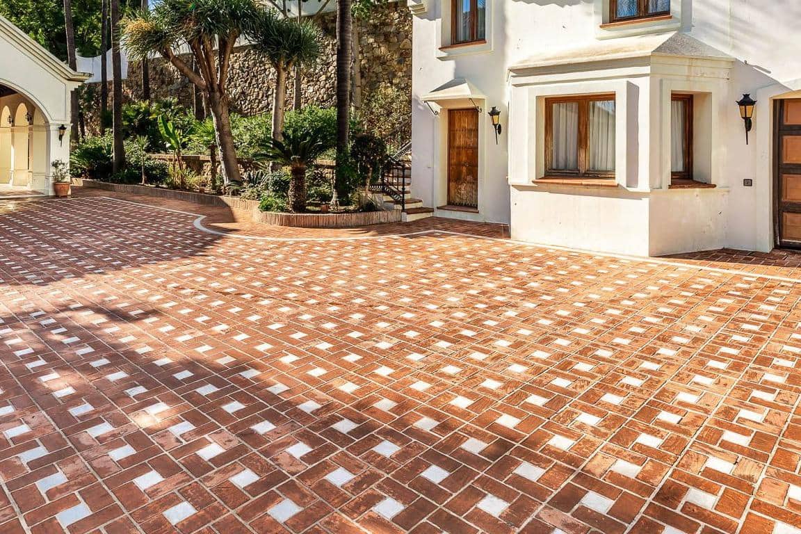 Chalet de 16 habitaciones en Marbella en venta con piscina garaje - 9.494.000 € (Ref: 10066282)