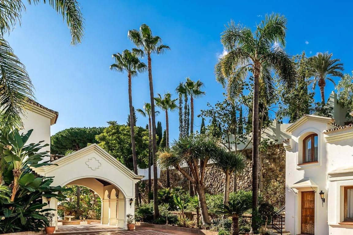 Chalet de 16 habitaciones en Marbella en venta con piscina garaje - 9.494.000 € (Ref: 10066282)
