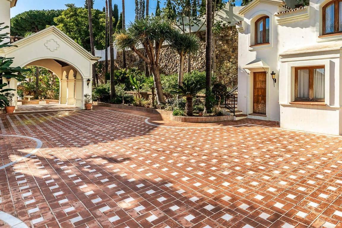 Chalet de 16 habitaciones en Marbella en venta con piscina garaje - 9.494.000 € (Ref: 10066282)