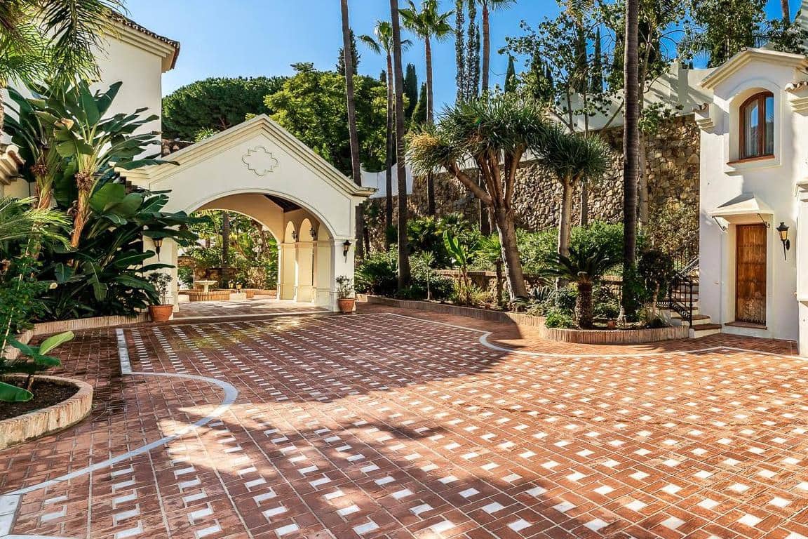 Chalet de 16 habitaciones en Marbella en venta con piscina garaje - 9.494.000 € (Ref: 10066282)