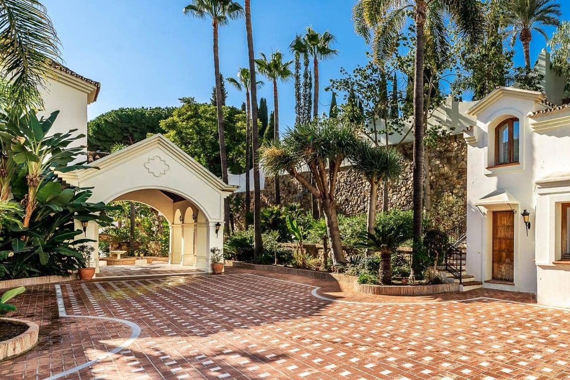 Chalet de 16 habitaciones en Marbella en venta con piscina garaje - 9.494.000 € (Ref: 10066282)