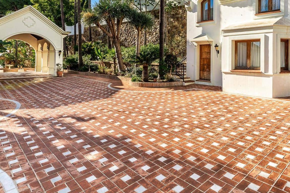 Chalet de 16 habitaciones en Marbella en venta con piscina garaje - 9.494.000 € (Ref: 10066282)