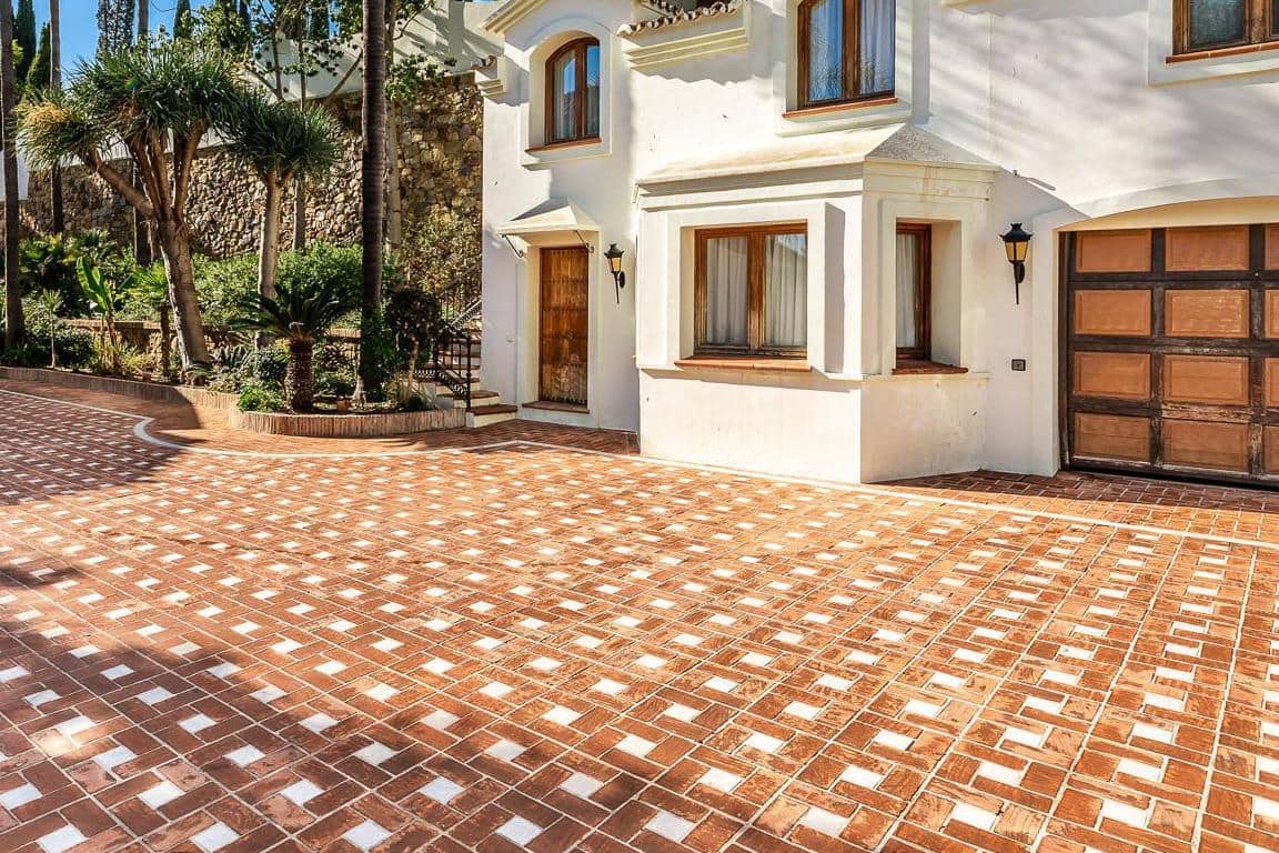 Chalet de 16 habitaciones en Marbella en venta con piscina garaje - 9.494.000 € (Ref: 10066282)