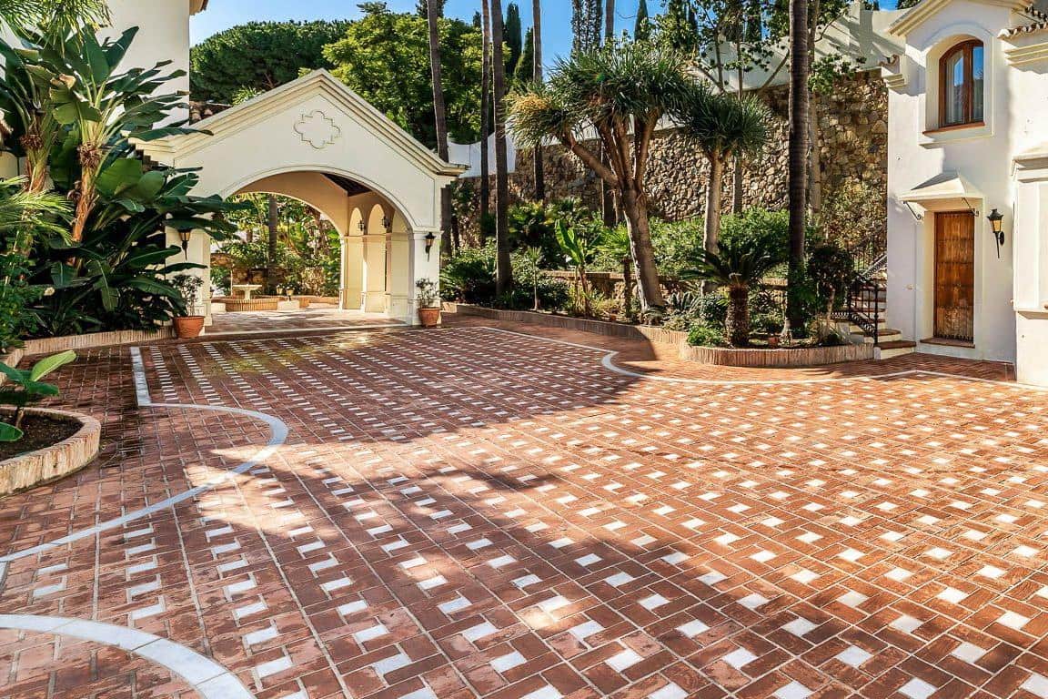 Chalet de 16 habitaciones en Marbella en venta con piscina garaje - 9.494.000 € (Ref: 10066282)