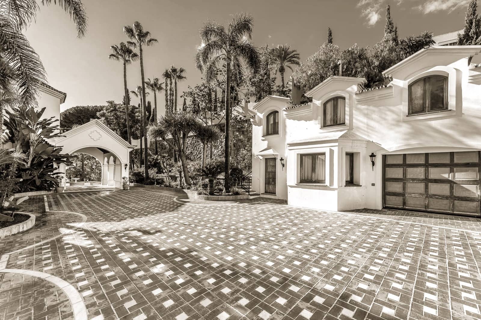 16 soveværelse Villa til salg i Marbella med swimmingpool garage - € 9.494.000 (Ref: 10066282)
