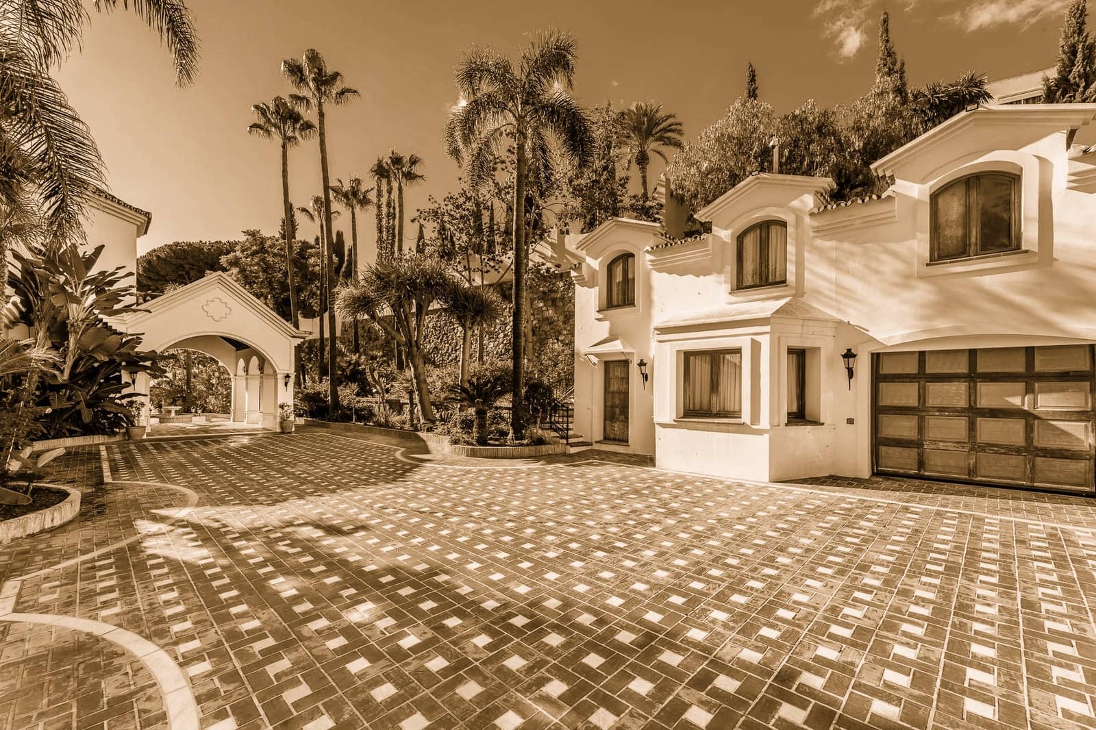 16 soveværelse Villa til salg i Marbella med swimmingpool garage - € 9.494.000 (Ref: 10066282)