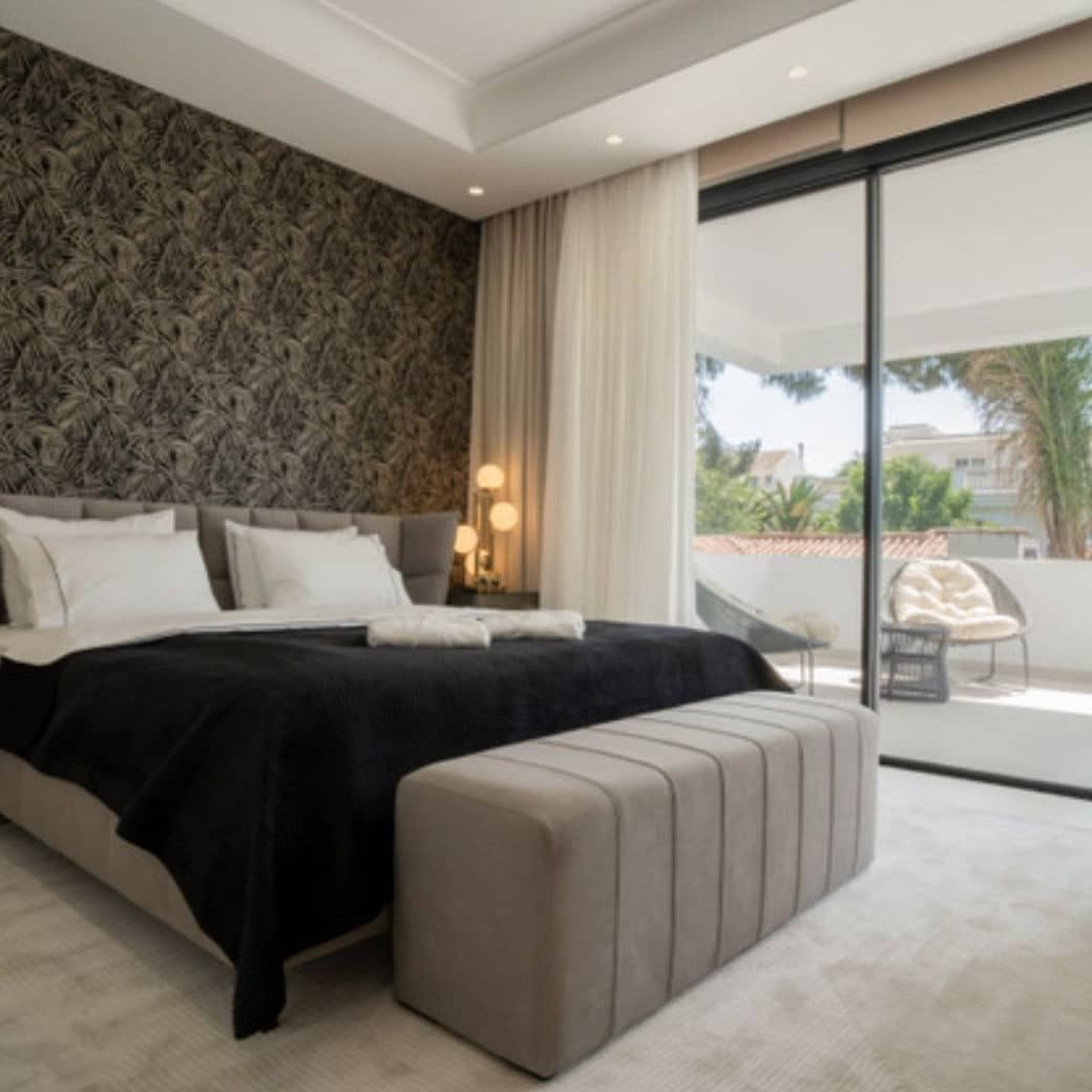 4 bedroom Villa for sale in Marbella with pool garage - € 3,250,000 (Ref: 10066286)