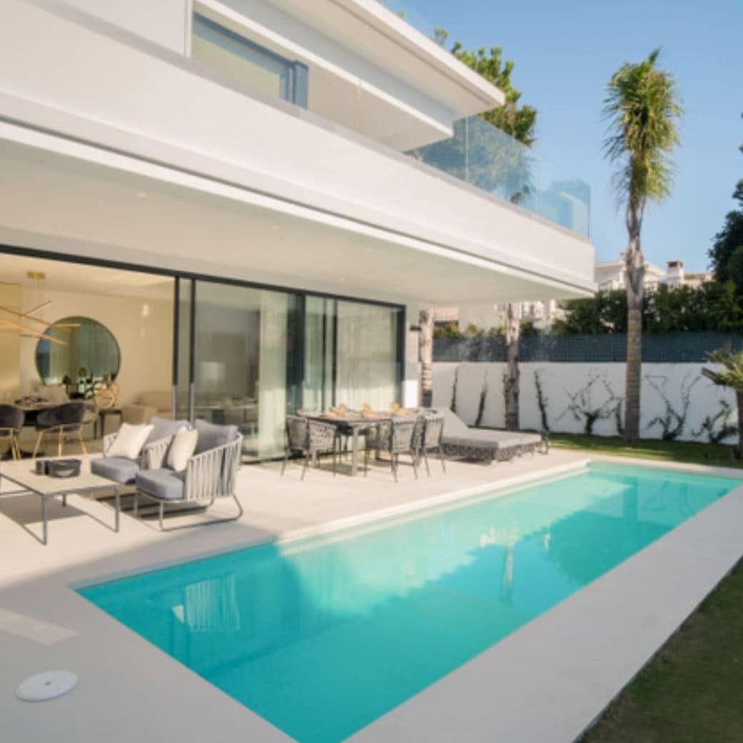 4 bedroom Villa for sale in Marbella with pool garage - € 3,250,000 (Ref: 10066286)