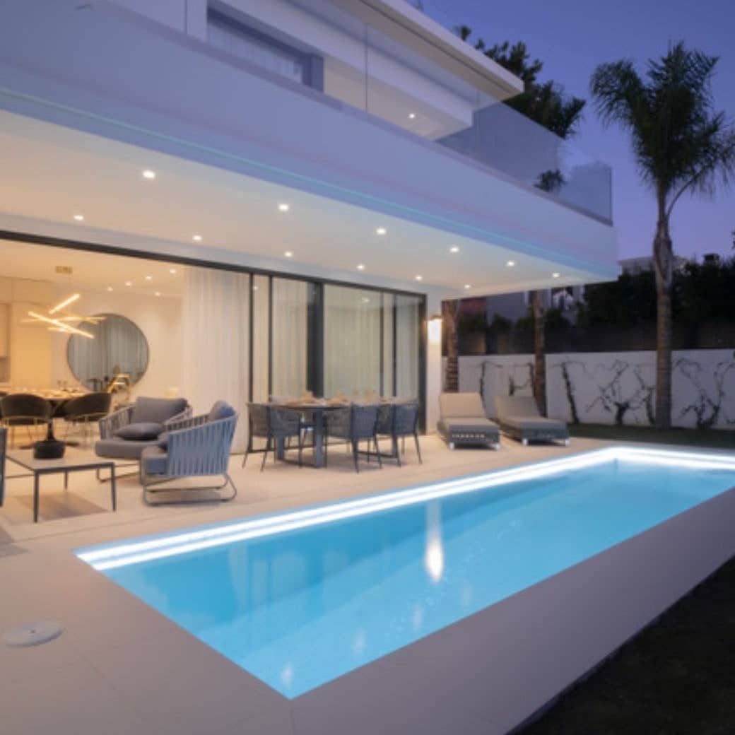 4 bedroom Villa for sale in Marbella with pool garage - € 3,250,000 (Ref: 10066286)