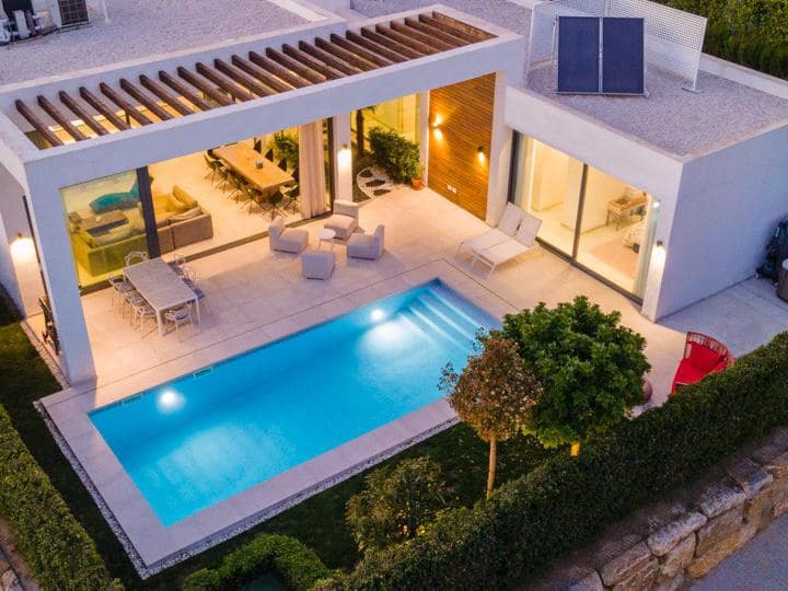 4 bedroom Villa for sale in Marbella with pool garage - € 1,495,000 (Ref: 10066290)