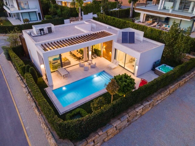 4 bedroom Villa for sale in Marbella with pool garage - € 1,495,000 (Ref: 10066290)