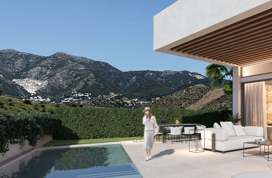 5 bedroom Villa for sale in Marbella with pool garage - € 1,850,000 (Ref: 10066306)