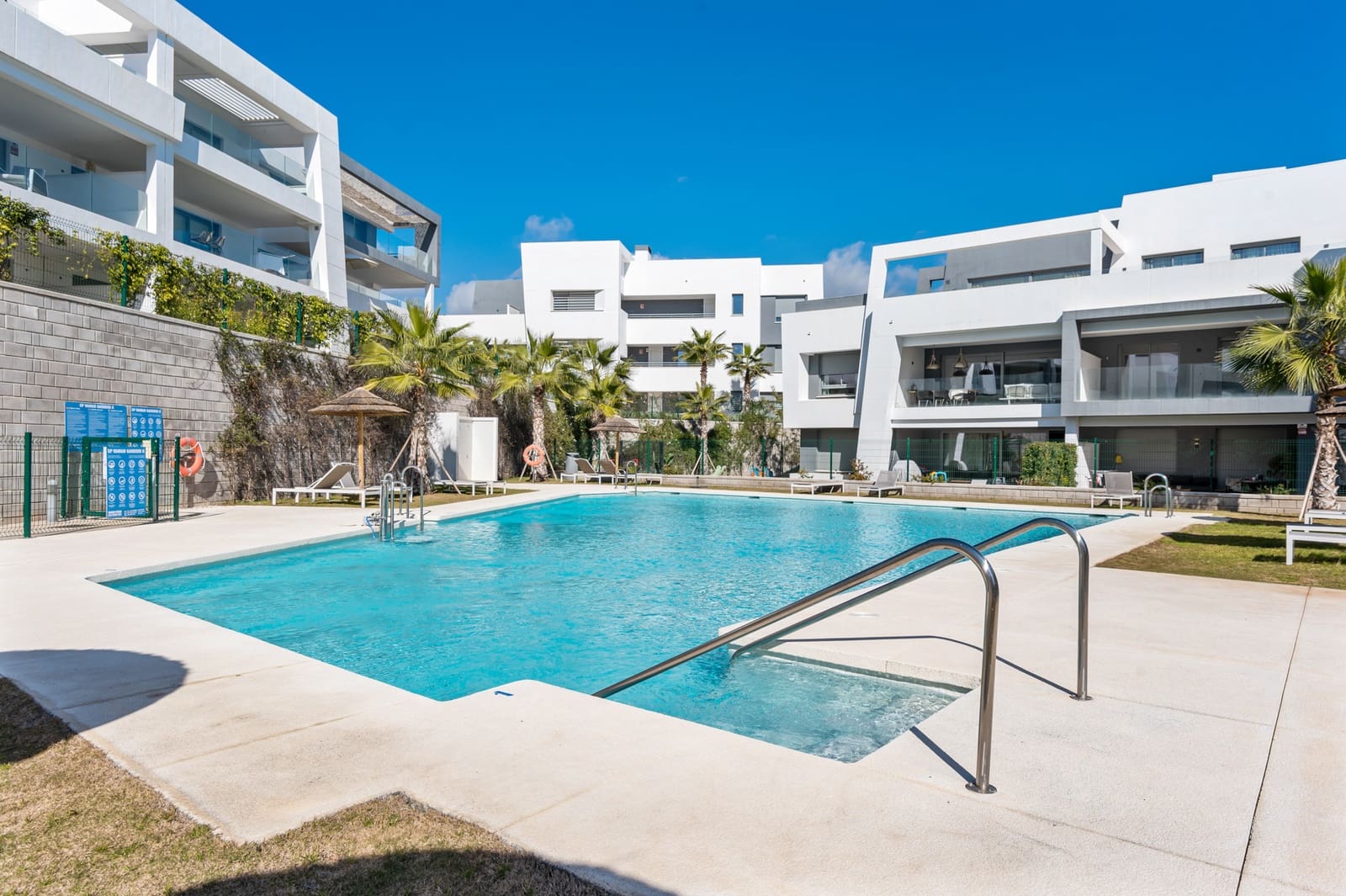 3 soverom Leilighet til salgs i Estepona med svømmebasseng garasje - € 599 000 (Ref: 10066335)