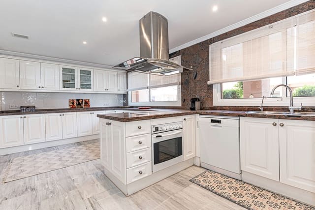 3 soveværelse Lejlighed til salg i Marbella med swimmingpool garage - € 835.000 (Ref: 10066337)