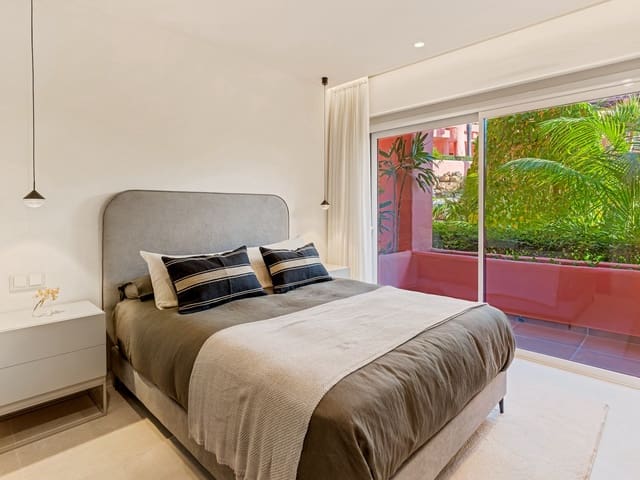 3 Zimmer Apartment zu verkaufen in Estepona mit Pool Garage - 1.765.000 € (Ref: 10066345)