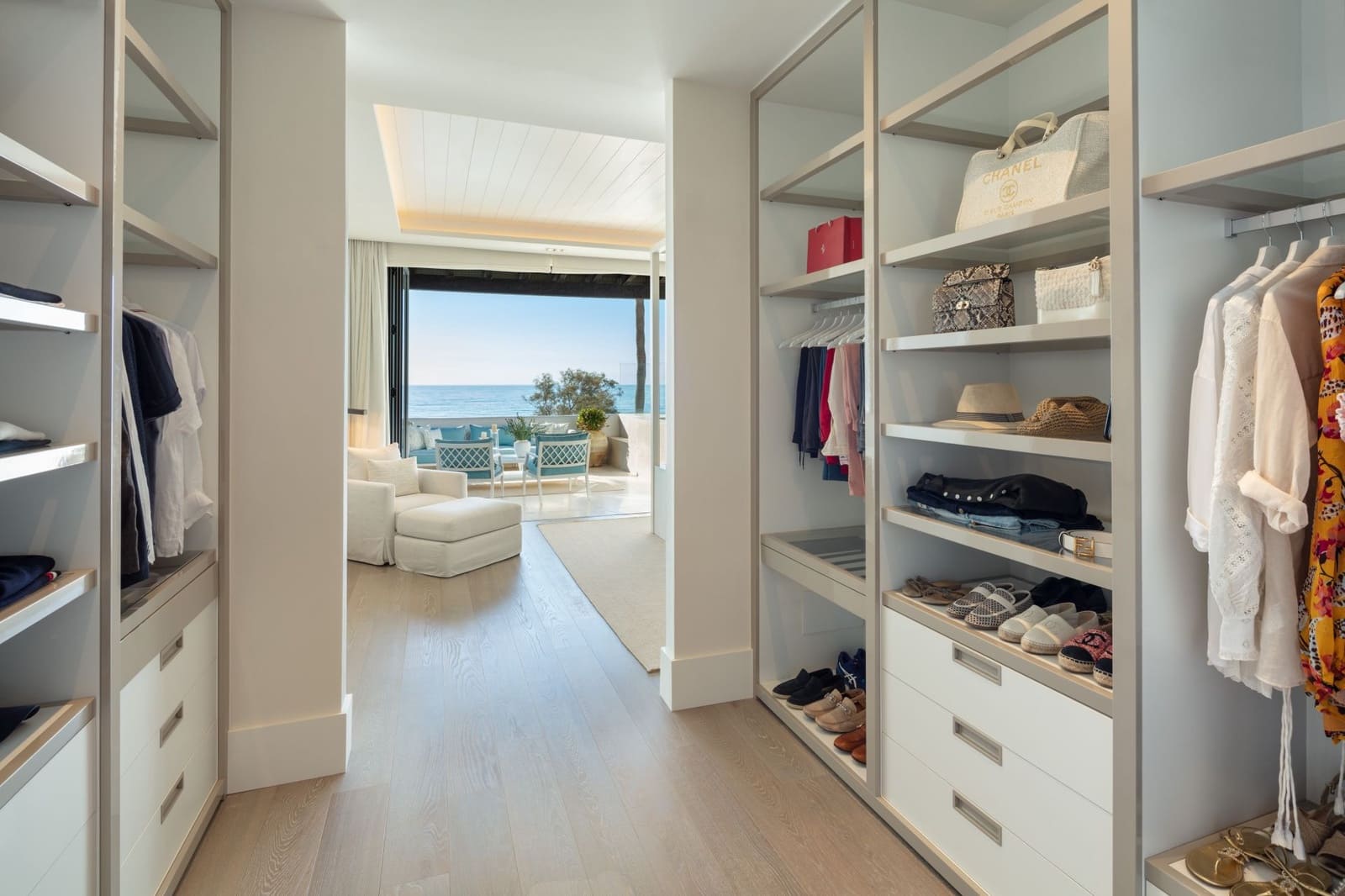 Chalet de 3 habitaciones en Marbella en venta con piscina garaje - 11.900.000 € (Ref: 10066347)