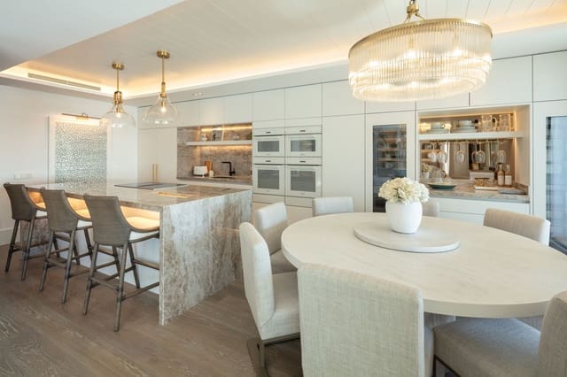 Chalet de 3 habitaciones en Marbella en venta con piscina garaje - 11.900.000 € (Ref: 10066347)