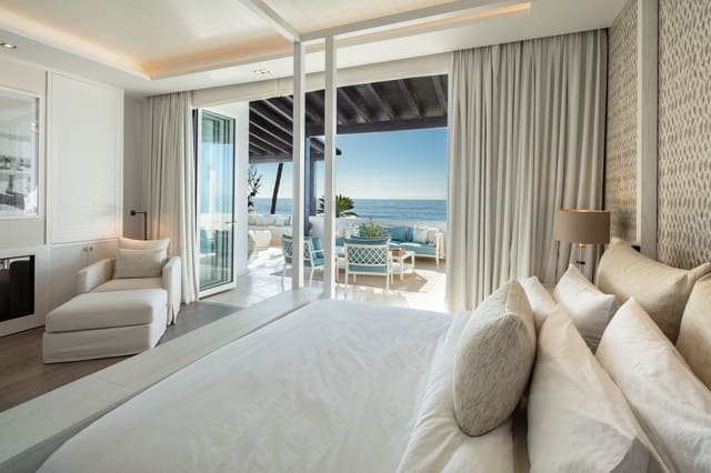 Chalet de 3 habitaciones en Marbella en venta con piscina garaje - 11.900.000 € (Ref: 10066347)