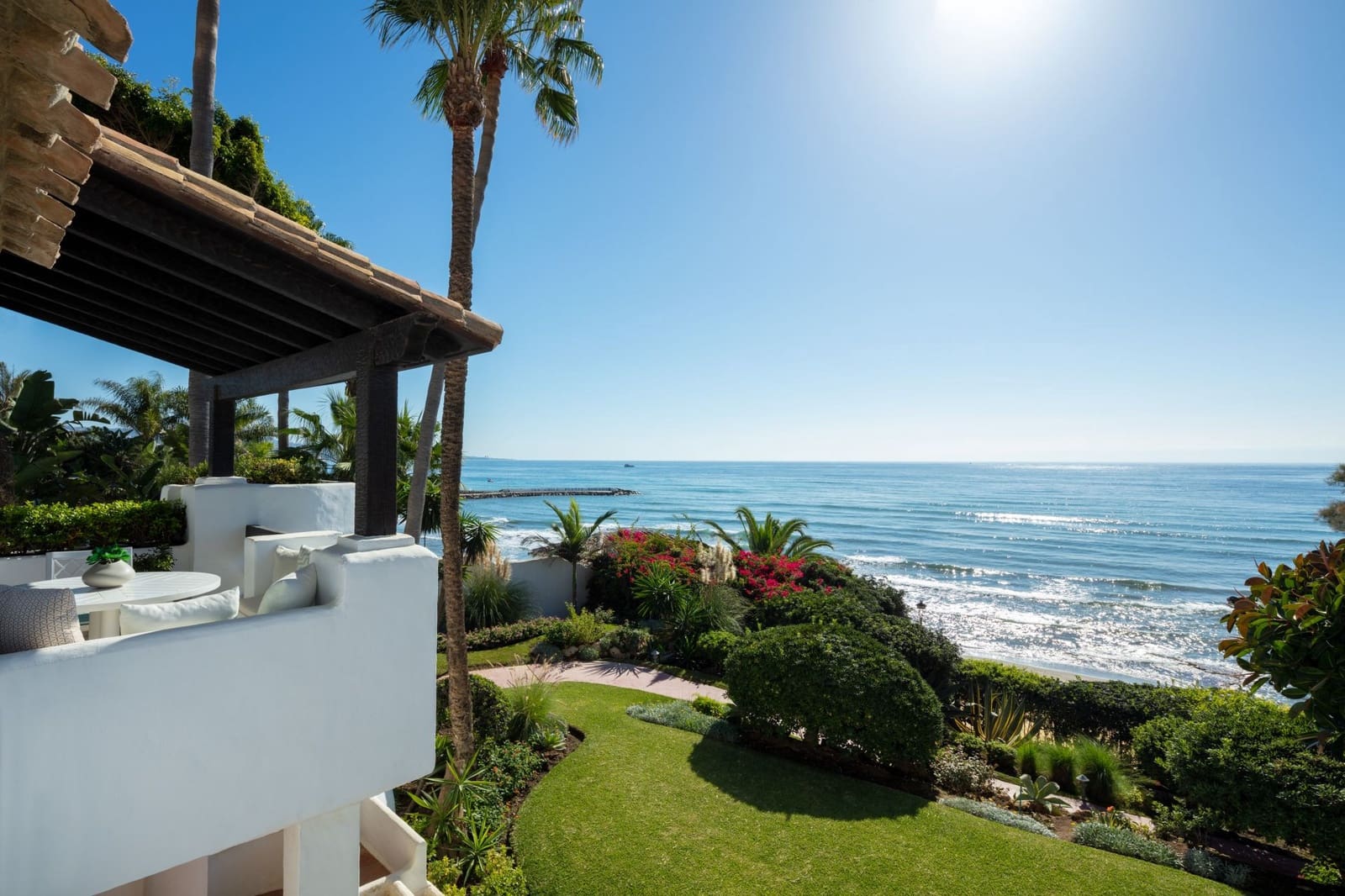 Chalet de 3 habitaciones en Marbella en venta con piscina garaje - 11.900.000 € (Ref: 10066347)