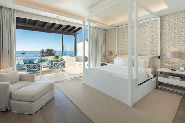 Chalet de 3 habitaciones en Marbella en venta con piscina garaje - 11.900.000 € (Ref: 10066347)