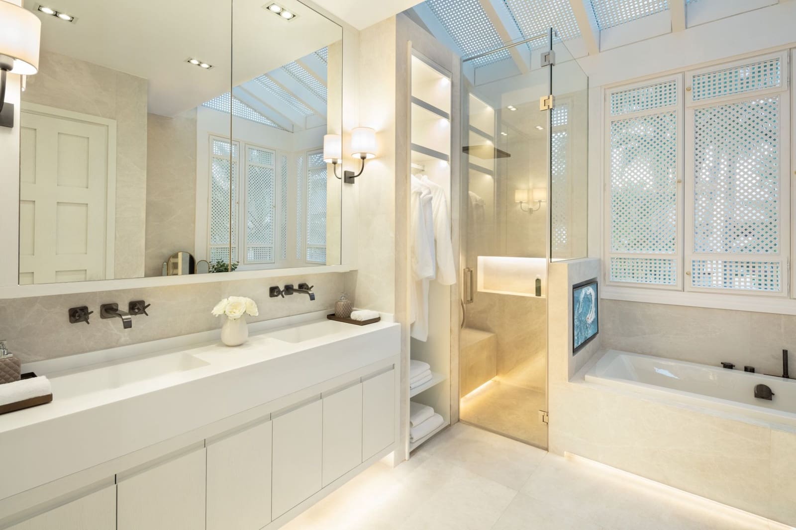 Chalet de 3 habitaciones en Marbella en venta con piscina garaje - 11.900.000 € (Ref: 10066347)