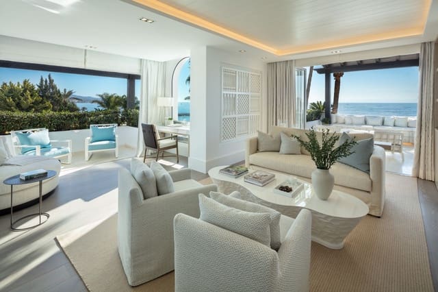 Chalet de 3 habitaciones en Marbella en venta con piscina garaje - 11.900.000 € (Ref: 10066347)