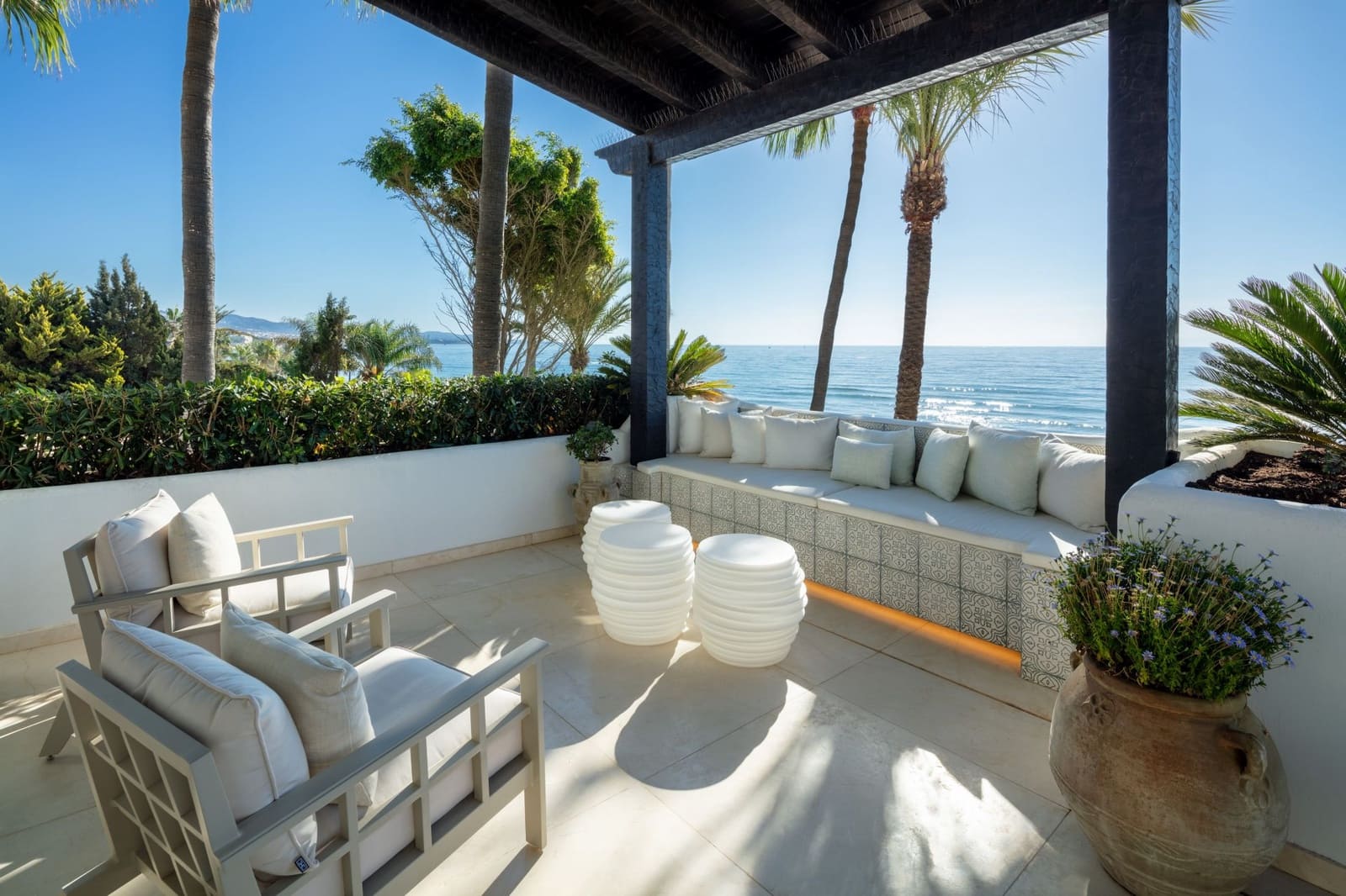 Chalet de 3 habitaciones en Marbella en venta con piscina garaje - 11.900.000 € (Ref: 10066347)