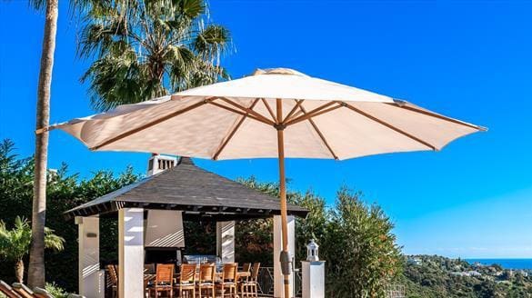 Chalet de 7 habitaciones en Marbella en venta con piscina - 4.995.000 € (Ref: 10066351)