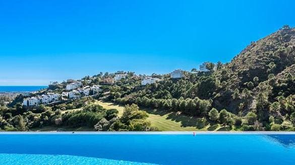 Chalet de 7 habitaciones en Marbella en venta con piscina - 4.995.000 € (Ref: 10066351)