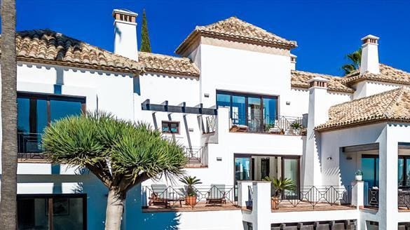 Chalet de 7 habitaciones en Marbella en venta con piscina - 4.995.000 € (Ref: 10066351)