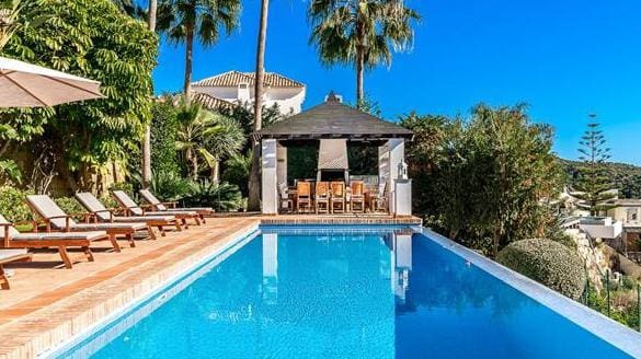 Chalet de 7 habitaciones en Marbella en venta con piscina - 4.995.000 € (Ref: 10066351)