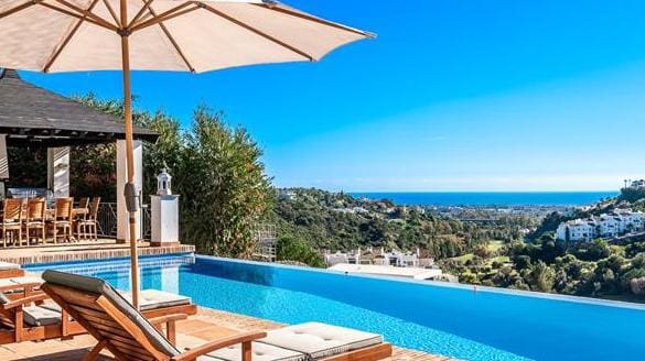 Chalet de 7 habitaciones en Marbella en venta con piscina - 4.995.000 € (Ref: 10066351)